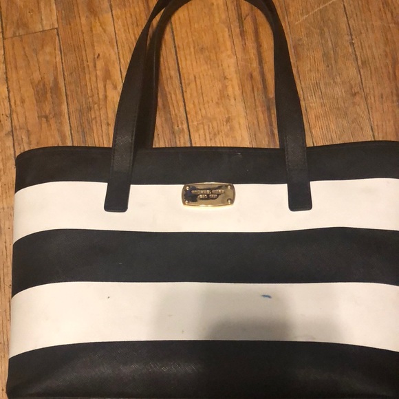 Michael kors black and white purse - Picture 2 of 6